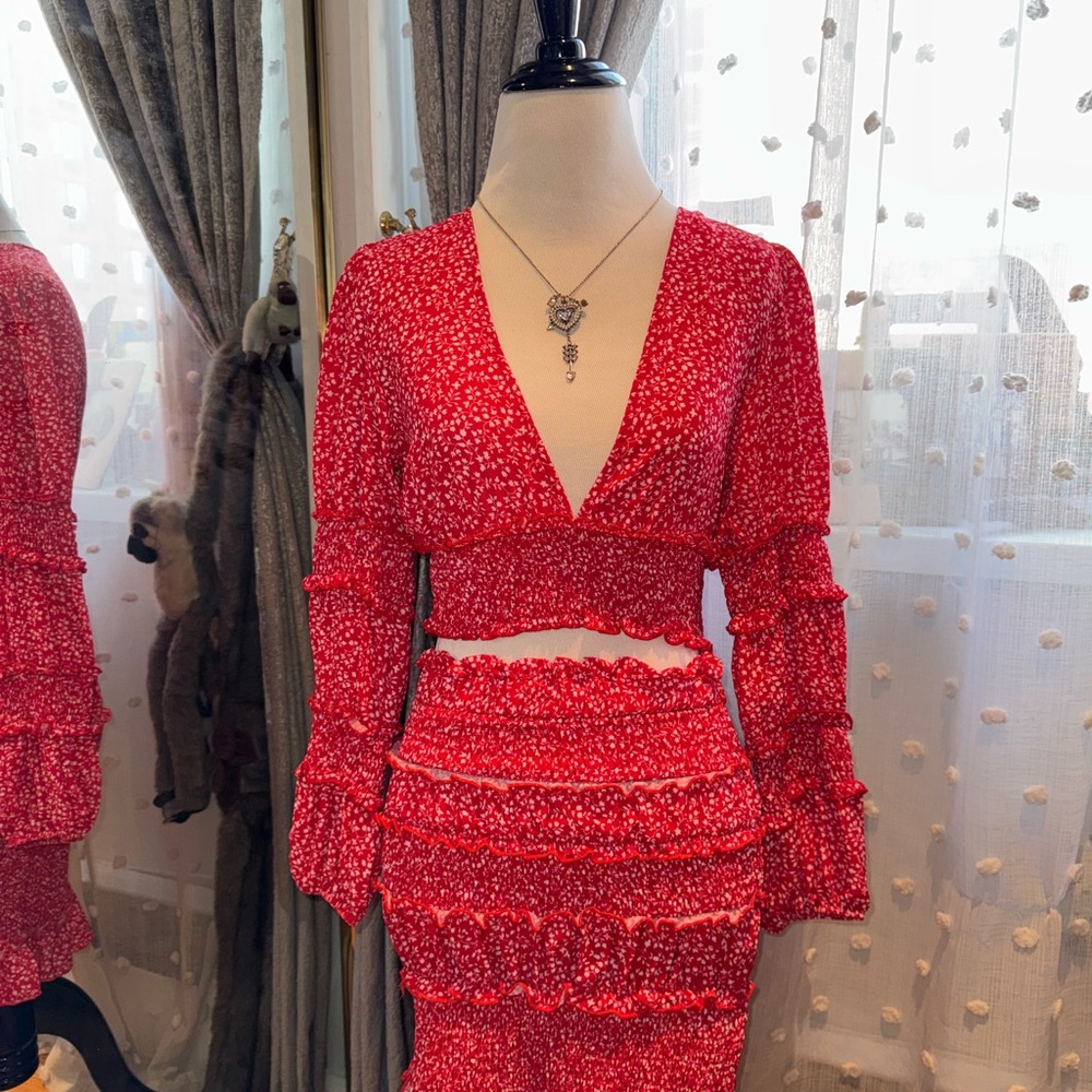 Beginning Boutique Red Floral Women's Skirt Set